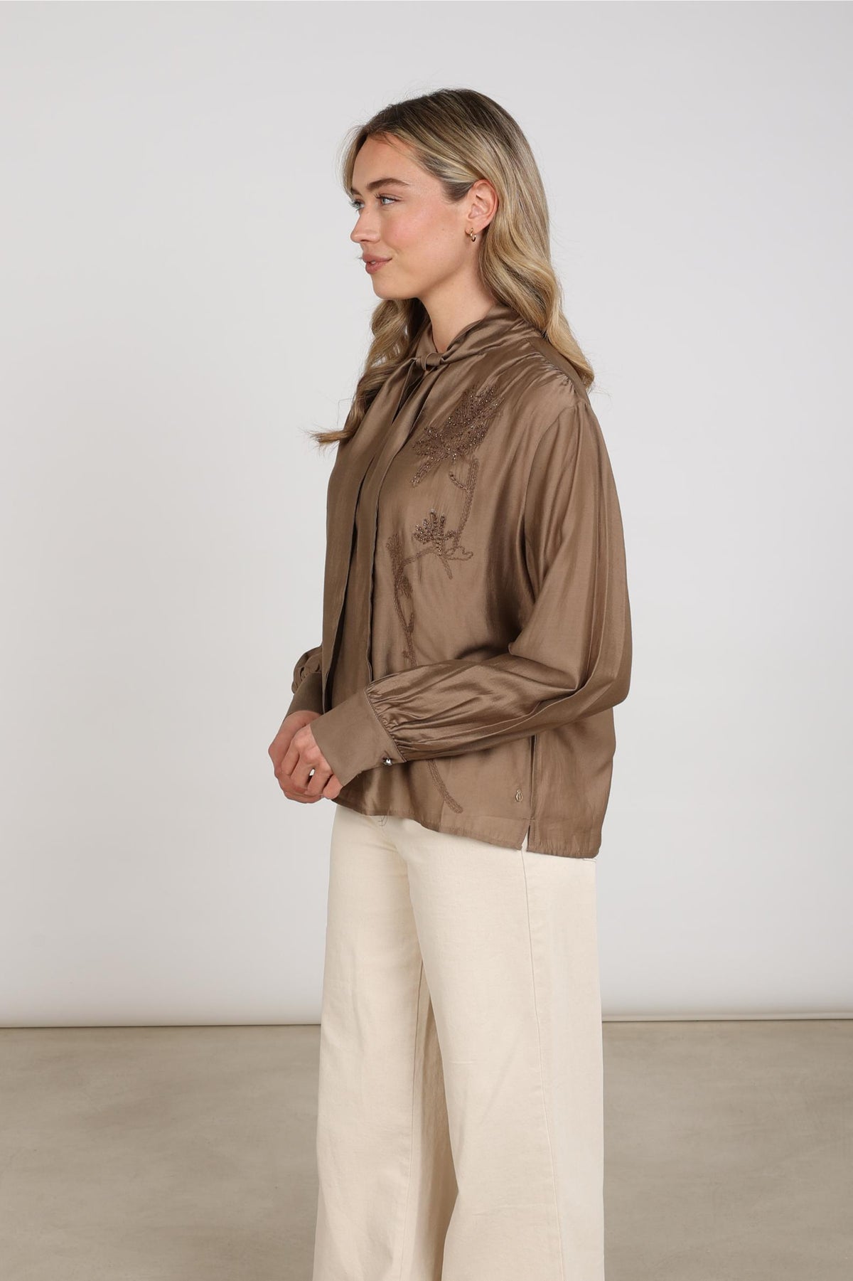 Angie Bluse mit Bindeband | Taupe