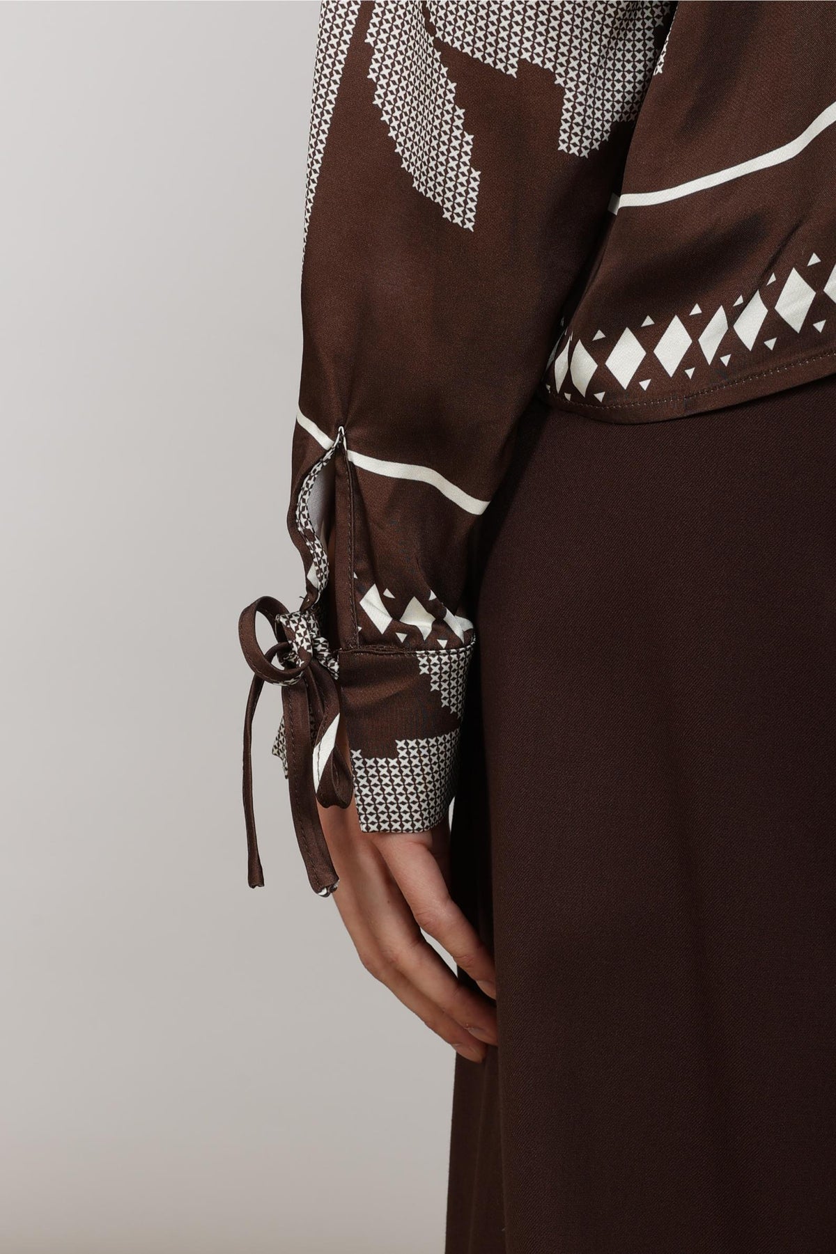 Bailey Blouse Cross | Chocolate/Offwhite