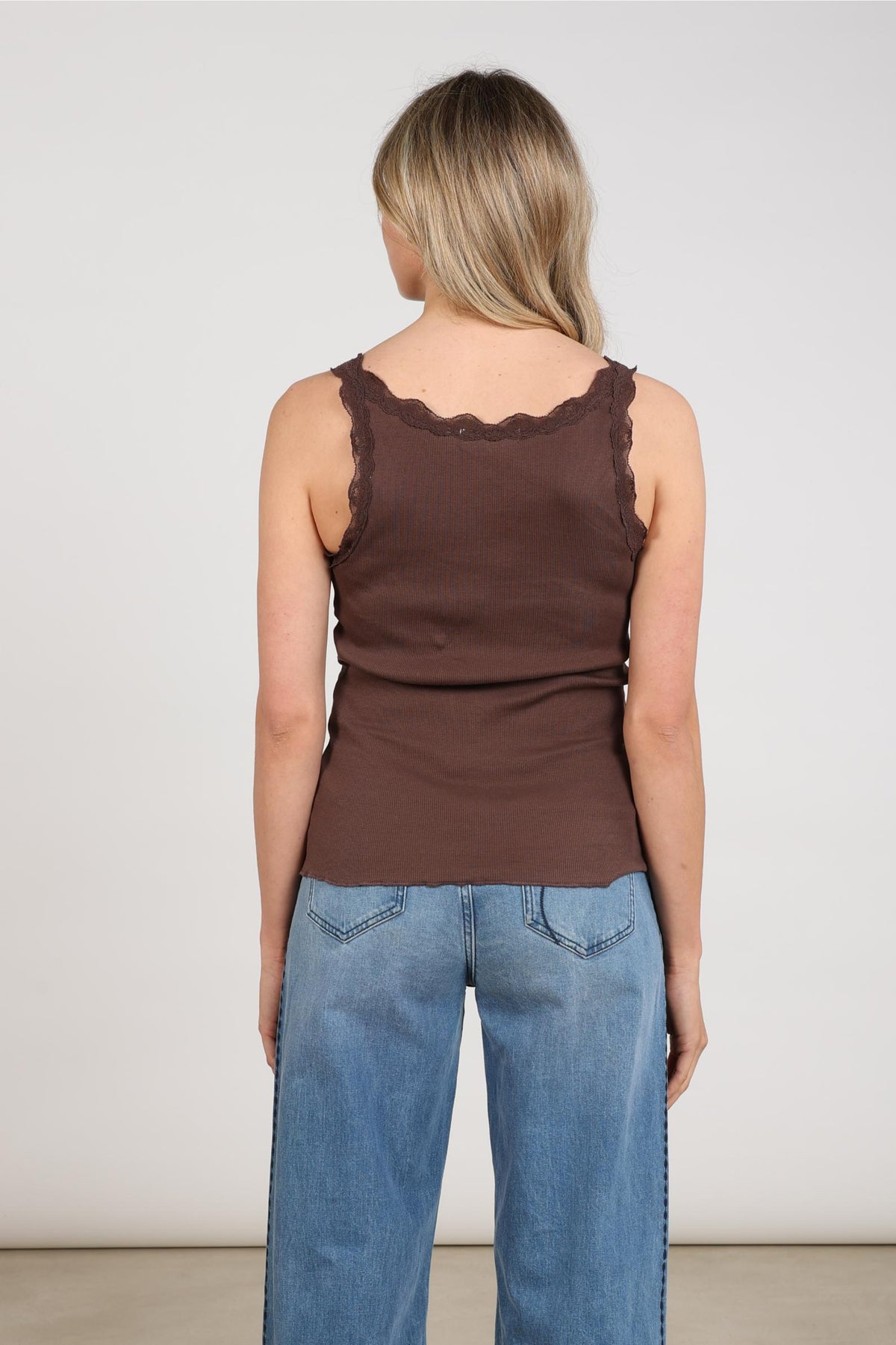 Maddie Singlet Lace | Chocolate