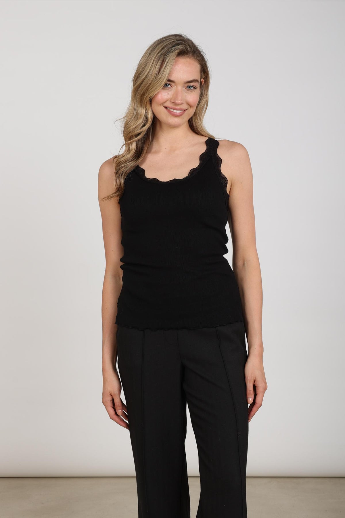 Maddie Singlet Lace | Black