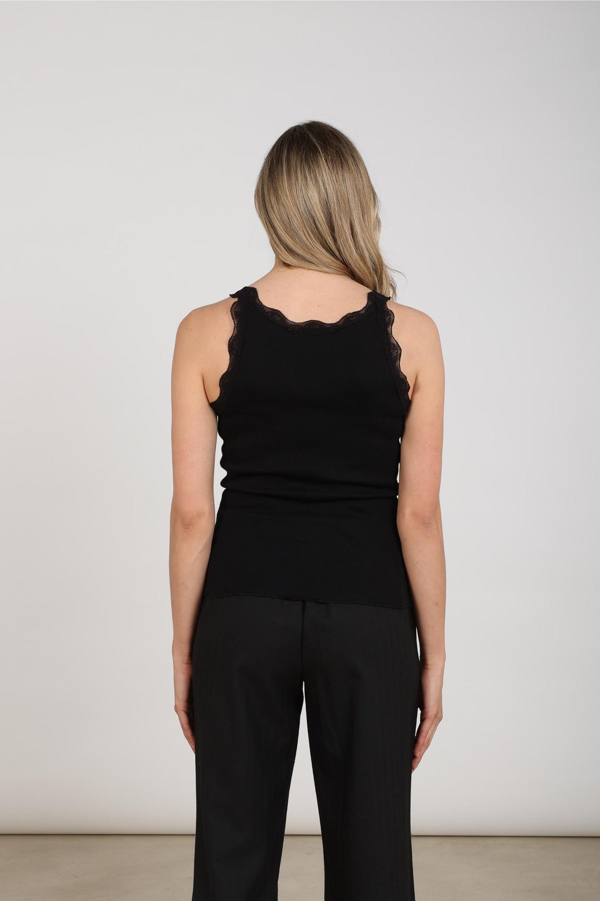 Maddie Singlet Lace | Black