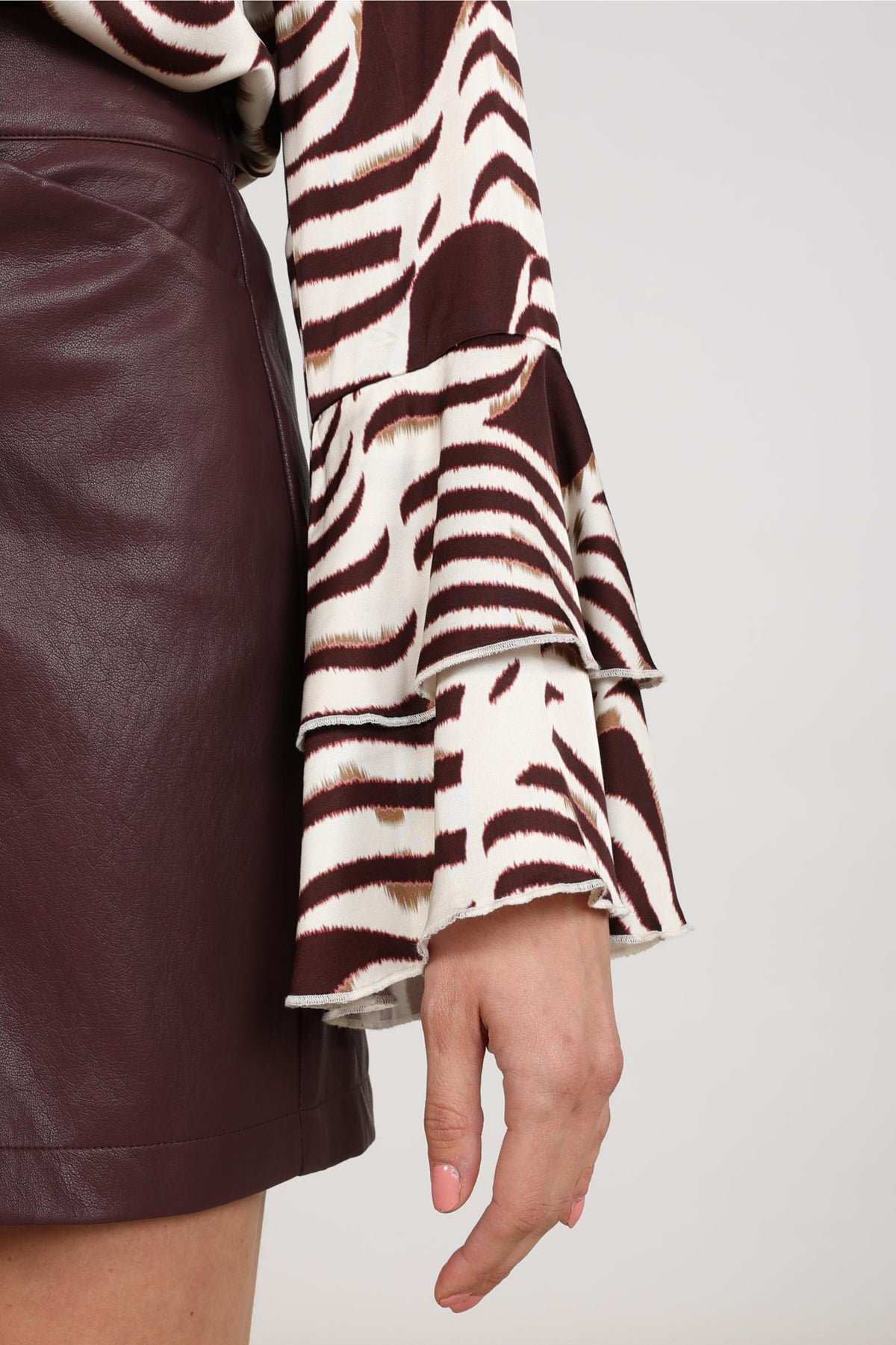 April V-Neck Zebra Blouse | Offwhite/Cherry