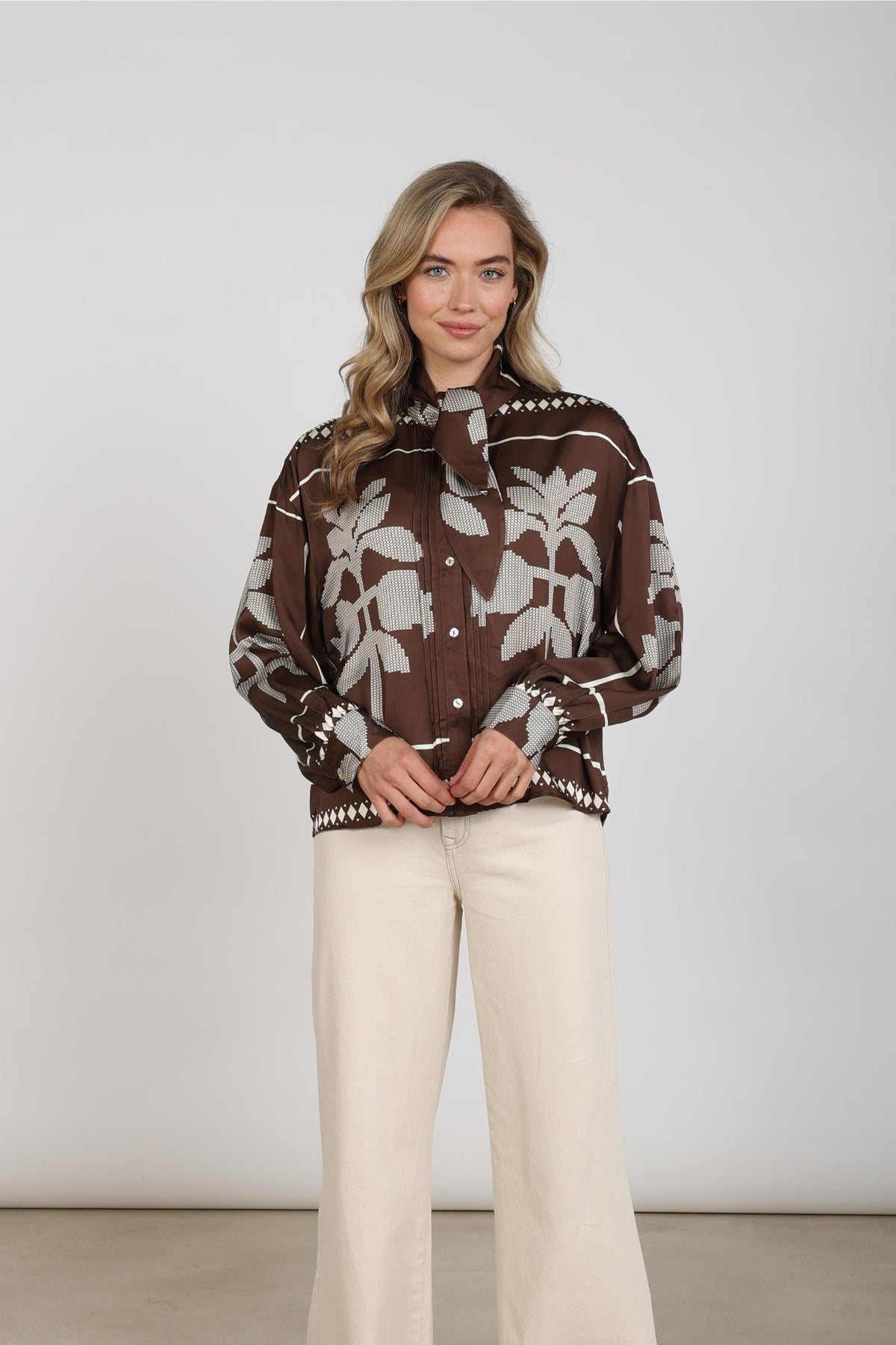 Alexandra Bluse mit Wickelband | Schokobraun/Offwhite