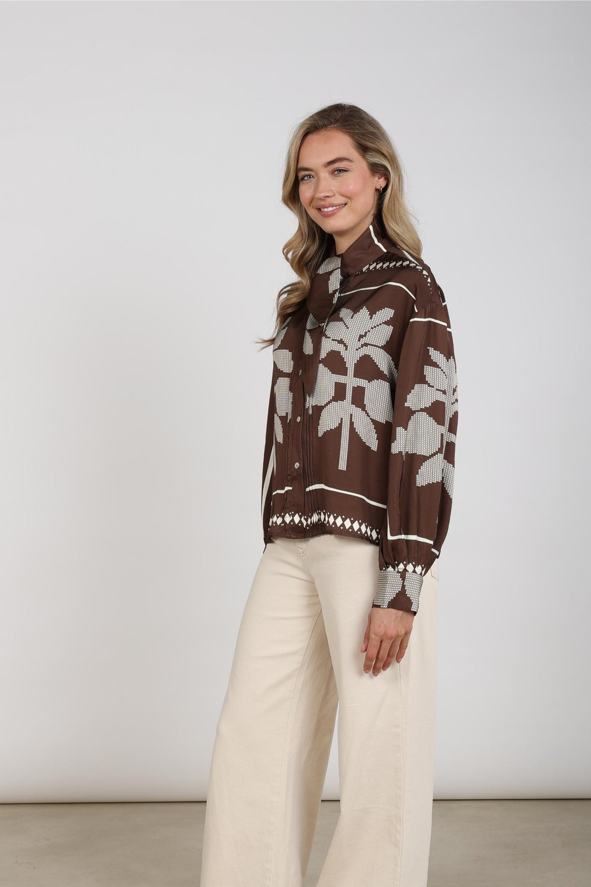 Alexandra Bluse mit Wickelband | Schokobraun/Offwhite