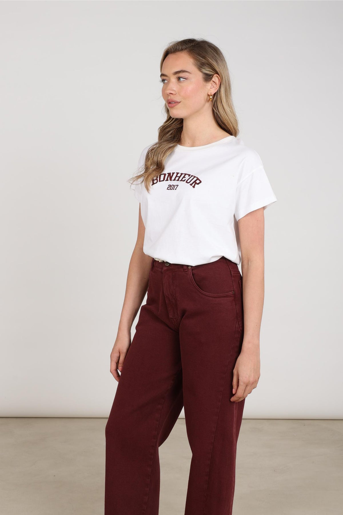 Senna T-shirt | Off-white/Cherry