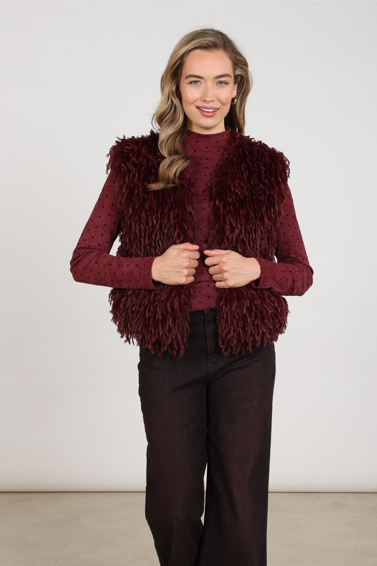 Mila Gilet Feather | Cherry
